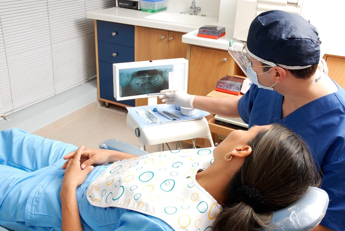 Obecna technologia stosowana w salonach stomatologii estetycznej może sprawić, że odzyskamy prześliczny uśmiech.